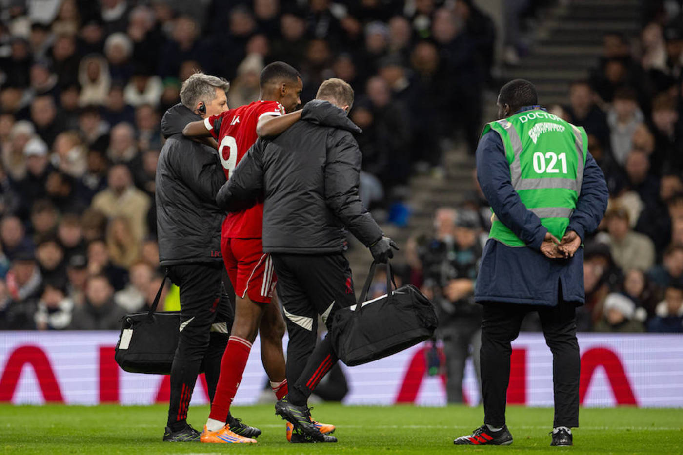 Bild till nyheten Fruktar allvarlig skada för Isak